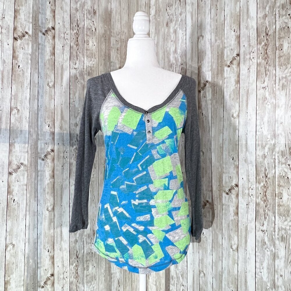 Women's Nollie 3/4 Sleeve Graphic Tee | Size Small | V-Neck Top | Baseball Style